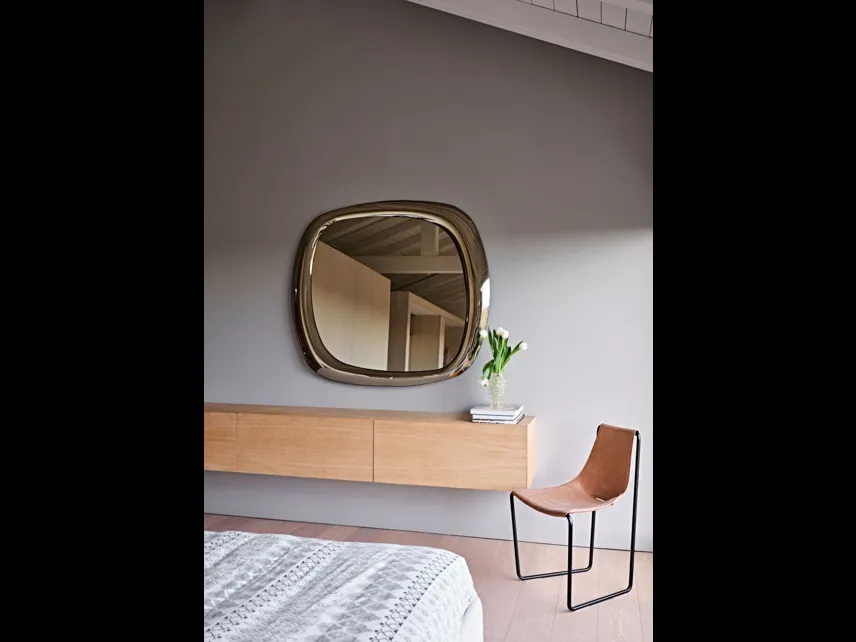 Specchio Bold H120 con cornice in vetro bronzo di Midj