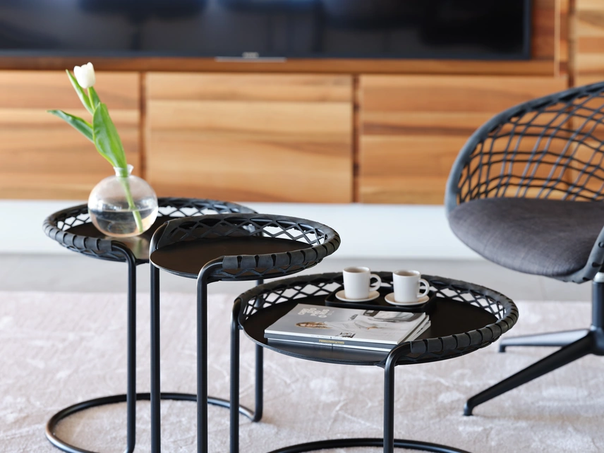 Tavolini P47 in metallo e cuoio intrecciato di Midj
