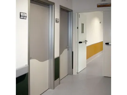 Porta Tecnica per Ospedali in alluminio di Farm Legno