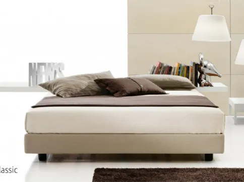 Letto sommier matrimioniale in tessuto Turca 4/4 di Ventura