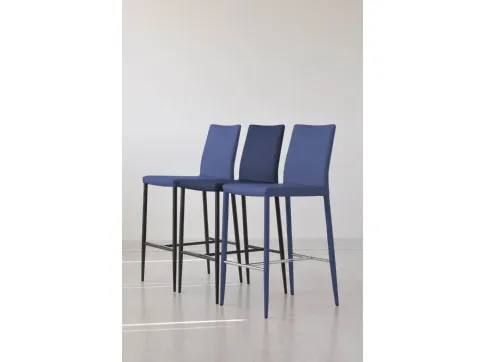 Sgabello in pelle con gambe in metallo Bess di Sedie Brianza