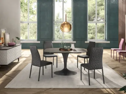 Sedia rivestita in pelle con motivo geometrico posto sul retro dello schienale Blitz Plus di Ozzio