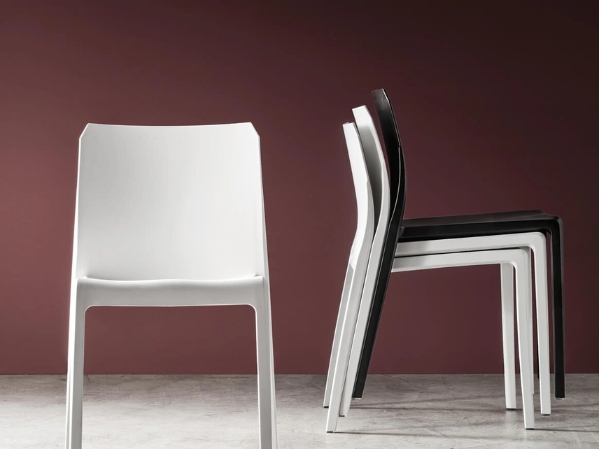 Sedia impilabile in polipropilene Clelia di Maronese