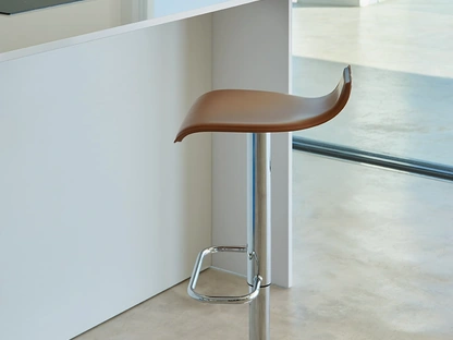 Sgabello Ego SG405gas in cuoio di Friulsedie