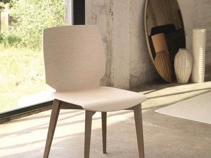 Sedia in legno Shell S149 di Friulsedie