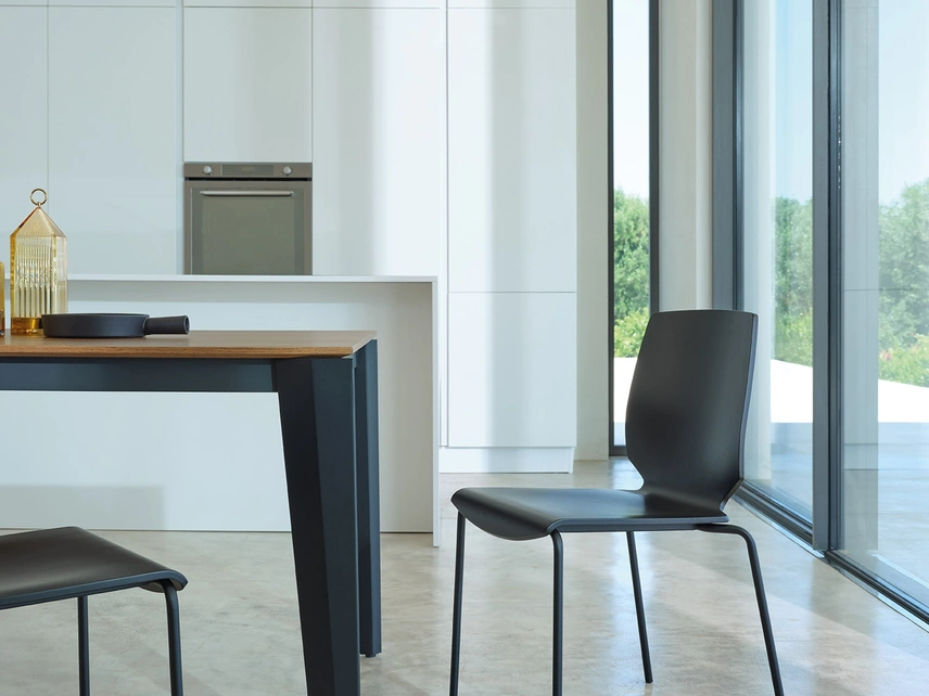 Sedia in legno Shell S149 di Friulsedie