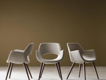 Sedia Logan in tessuto imbottito di Maronese