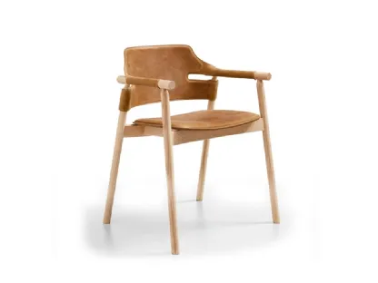 Sedia in cuoio e legno con braccioli Suite P L CU di Midj