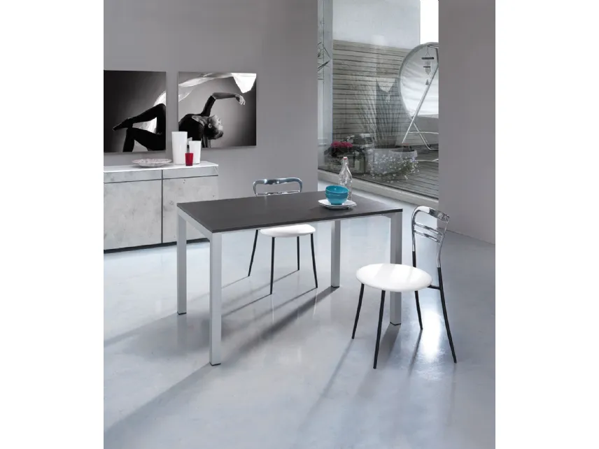 Tavolo dal design moderno in metallo di Sedie Brianza