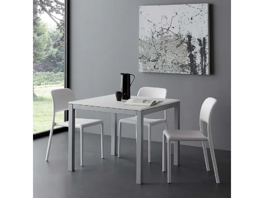 Tavolo allungabile Majestic Quadro in nobilitato bianco con struttura in metallo verniciato alluminio di La Seggiola