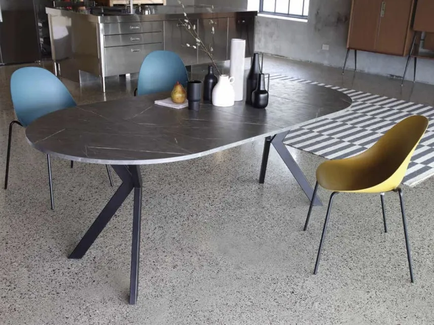 Tavolo rotondo allungabile Micro Round in nobilitato pietra grey con base in metallo verniciato nero di La Seggiola
