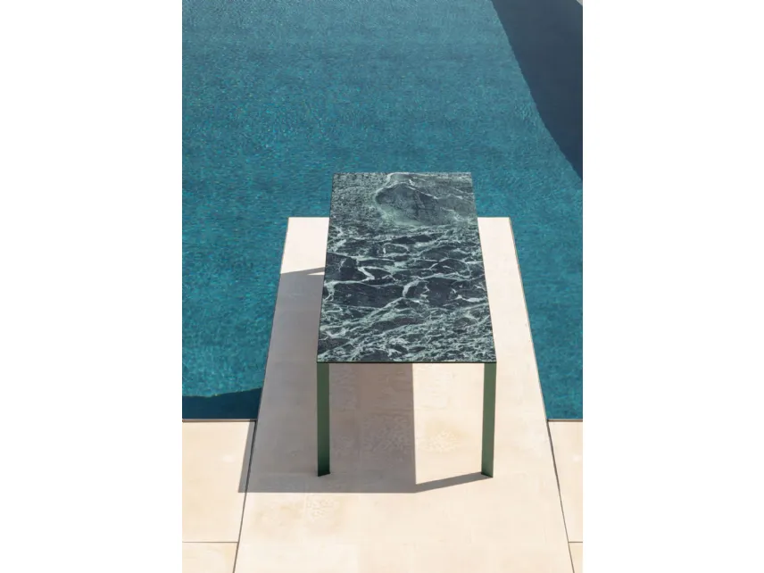Tavolo Akashi in ceramica di Midj