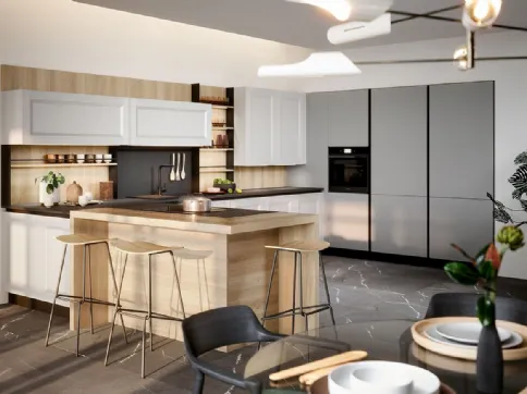 Cucina Moderna angolare Asia in materico laccato grigio chiaro con penisola in finitura rovere naturale di Forma la cucina