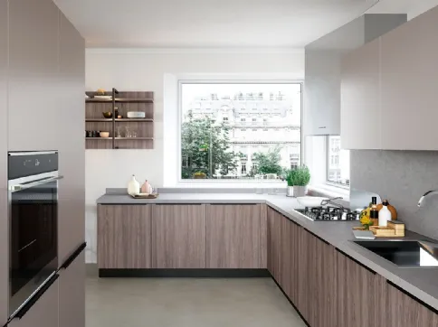 Cucina Moderna angolare Colibrì Intra in finitura frassino castoro e laccato tortora nevada di Forma la cucina
