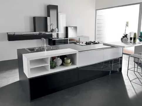 Cucina in vetro organico, laccato e legno Vitrum Org di Astra