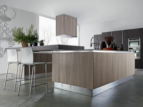 Cucina con doppia isola e tavolo a penisola in legno Sp 22 di Astra