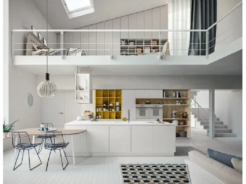 Cucina in laccato opaco bianco con tavolo in legno XXL di Astra