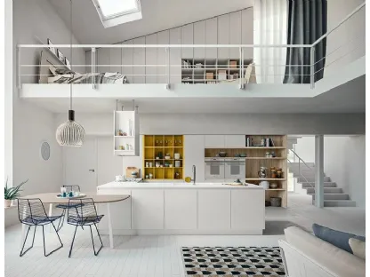 Cucina in laccato opaco bianco con tavolo in legno XXL di Astra